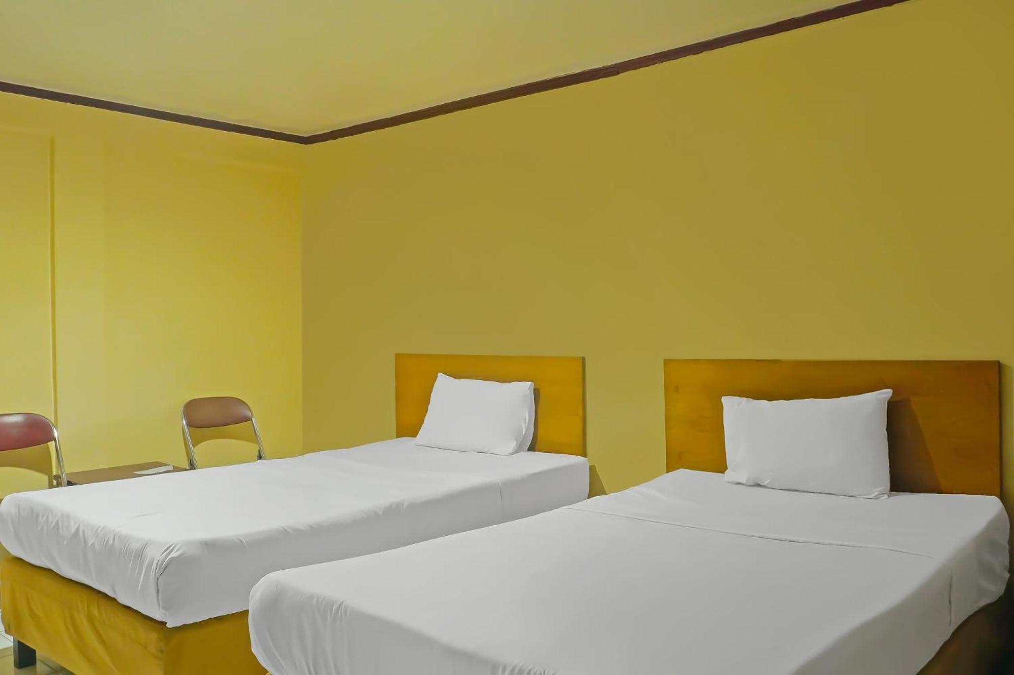 Hotel Spot On 92458 Azeela Kost Syariah 2*