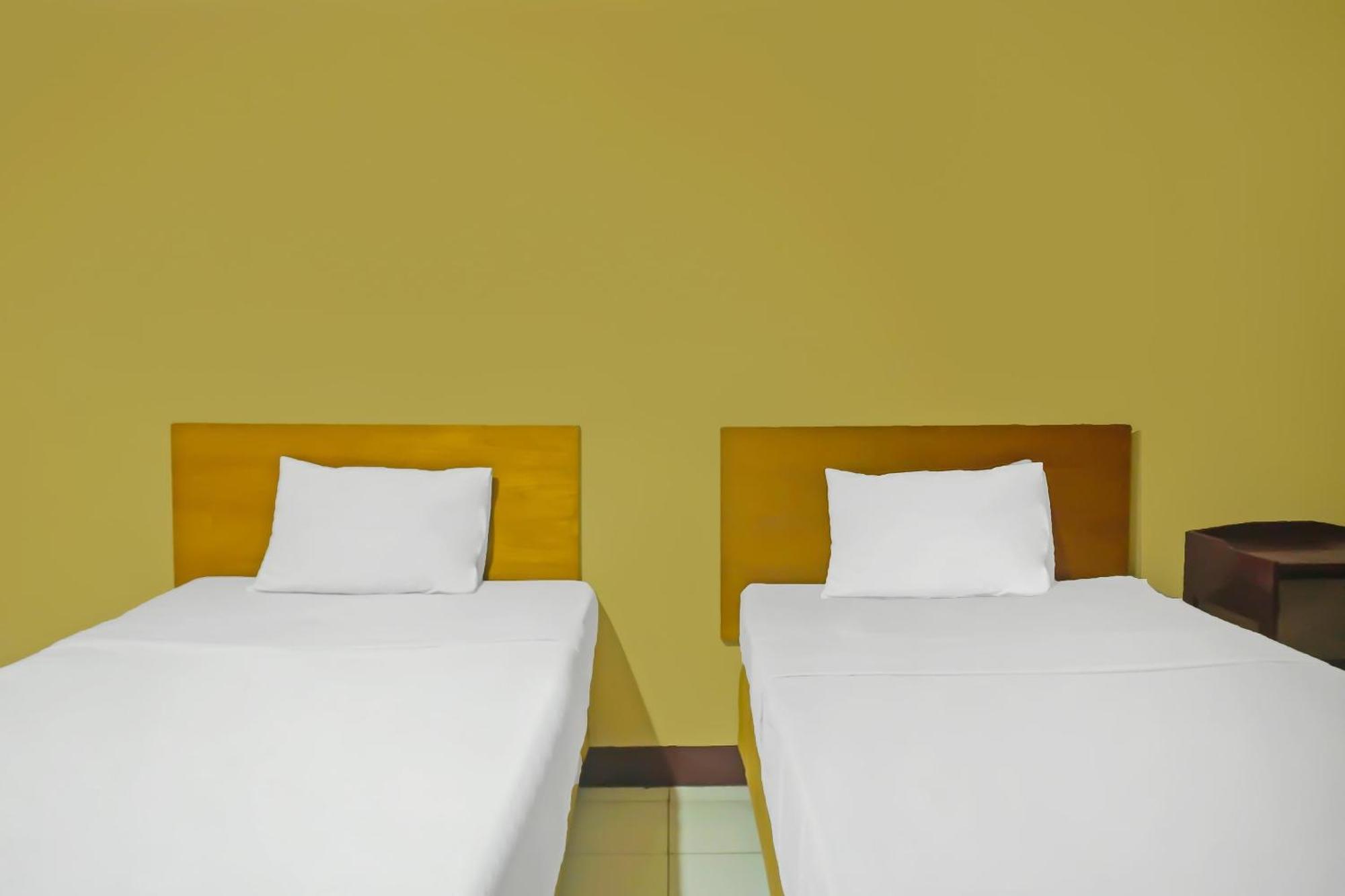 Hotel Spot On 92458 Azeela Kost Syariah