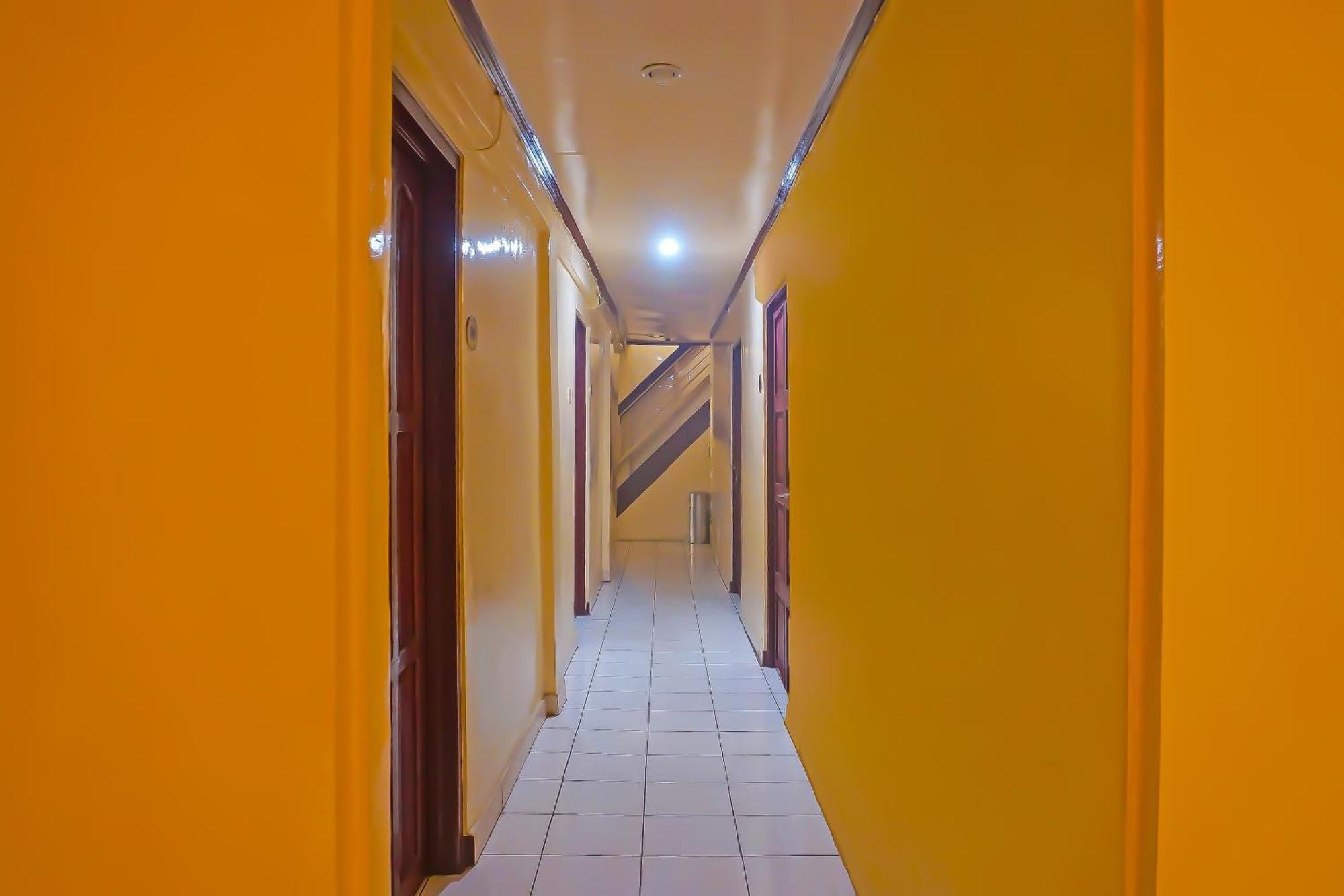 Spot On 92458 Azeela Kost Syariah Hotel 2*