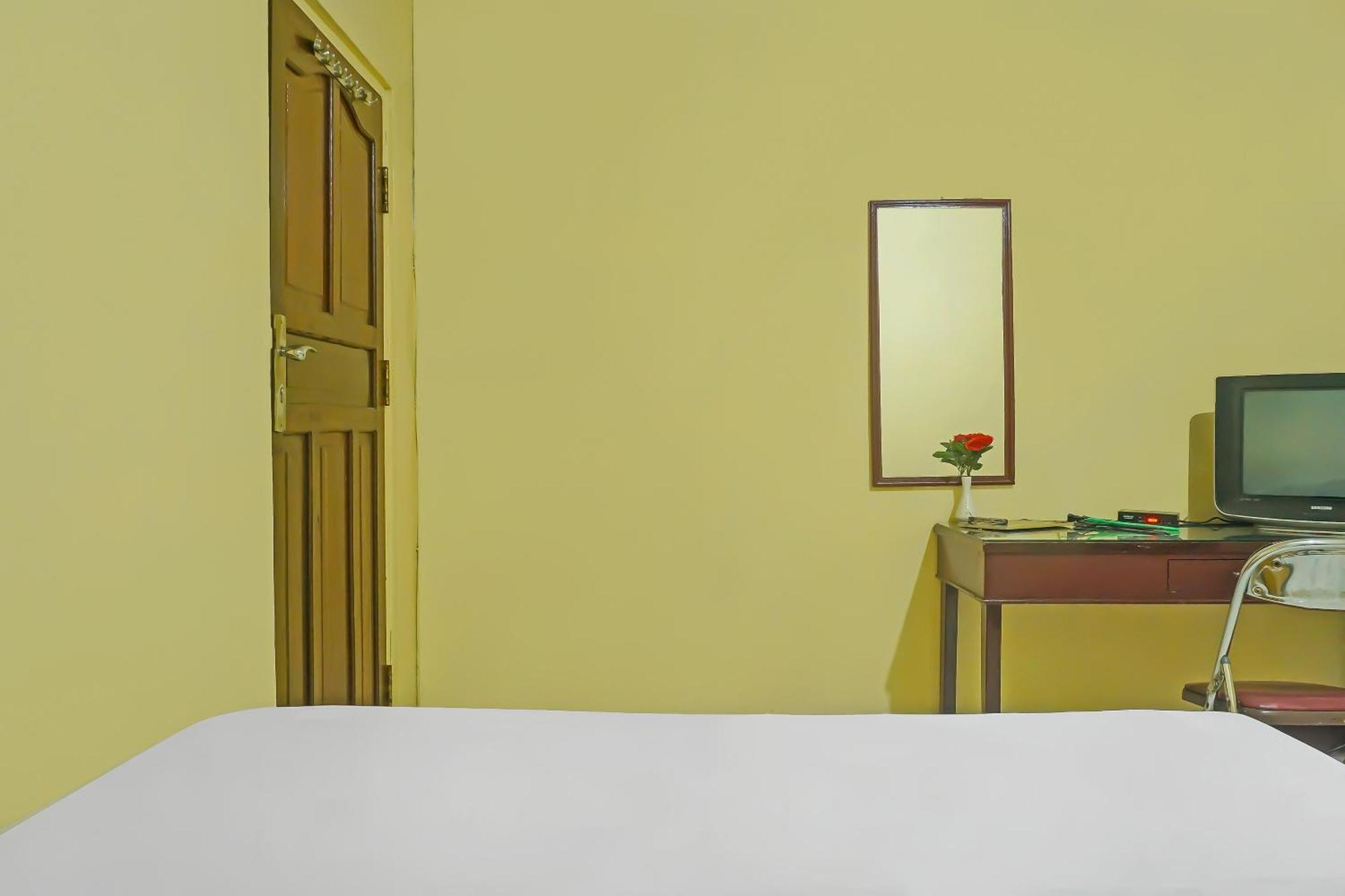 Hotel Spot On 92458 Azeela Kost Syariah 2*