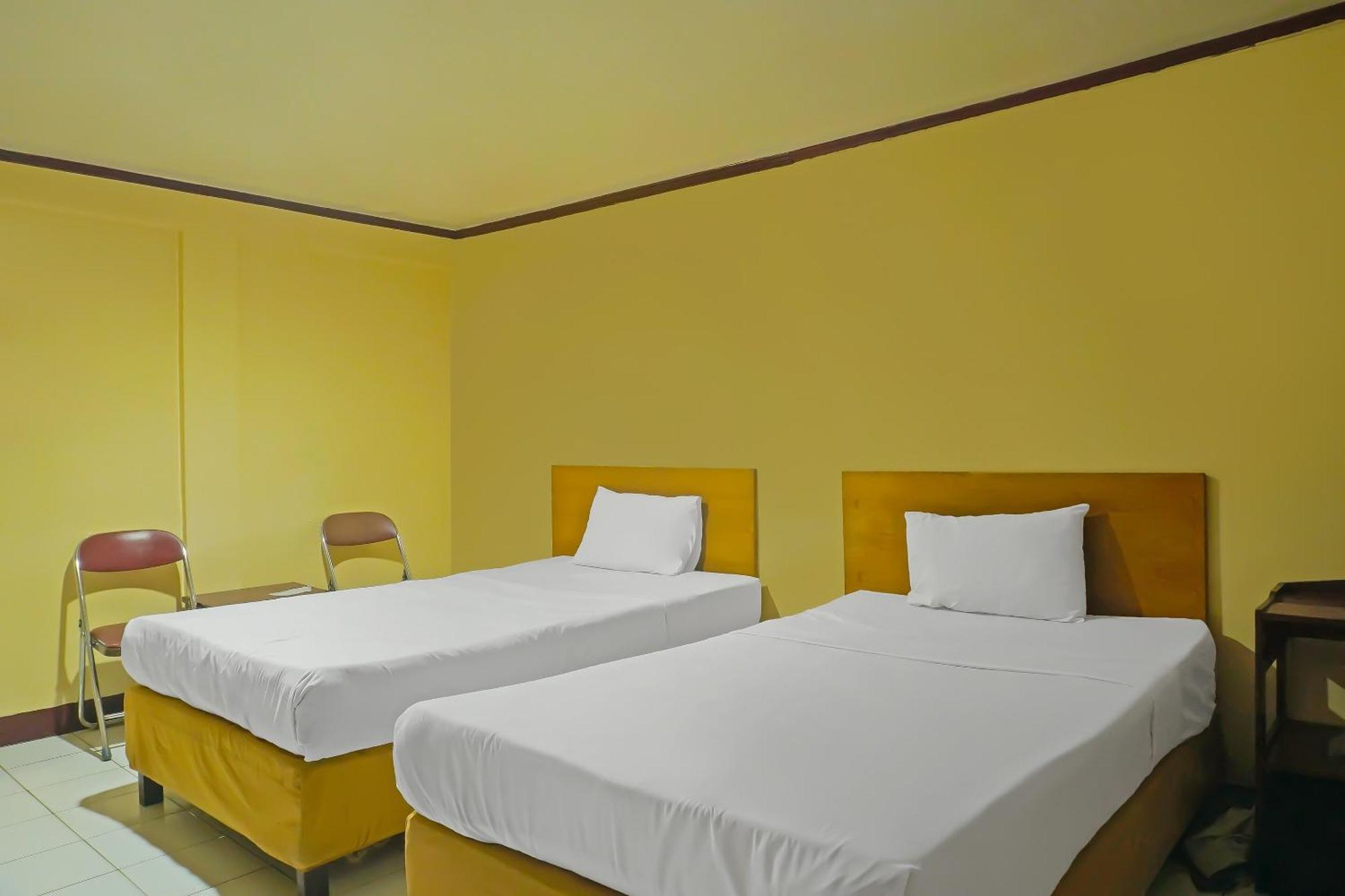 Spot On 92458 Azeela Kost Syariah Hotel 2*